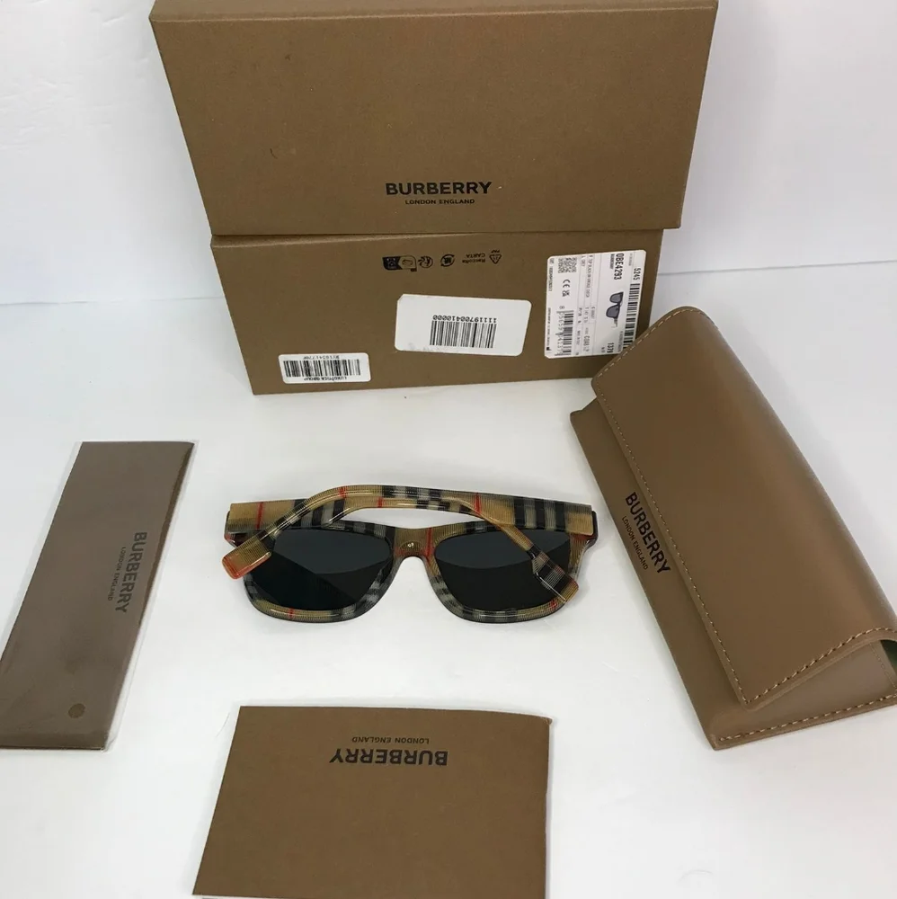 - New 💯 Original Burberry Grey Square Sunglasses BE4293 380687 56.